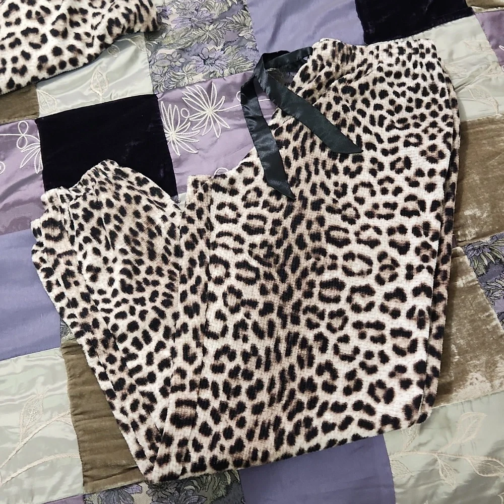 Betsey Johnson Pajama Set - Picture 6 of 11
